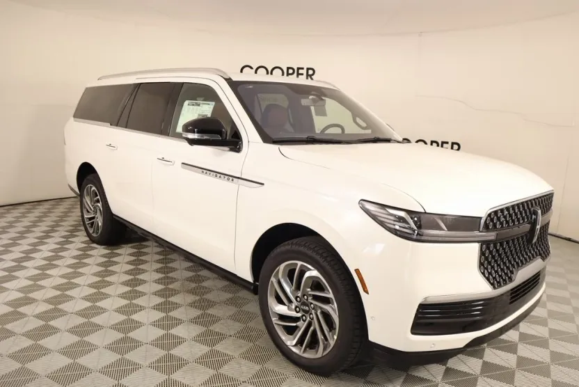 2025 Lincoln Navigator L Reserve photo 1