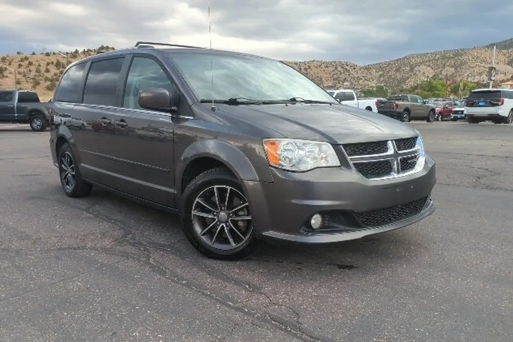 2017 Dodge Grand Caravan SXT photo 1