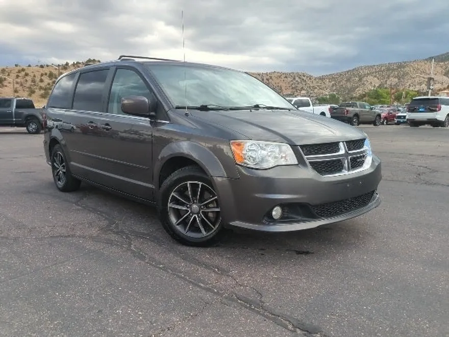 2017 Dodge Grand Caravan SXT photo 1