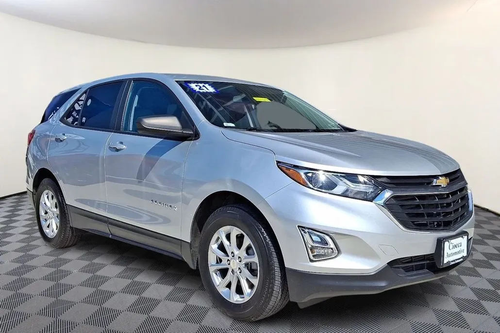 2021 Chevrolet Equinox LS photo 1