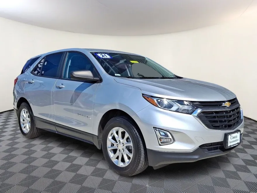 2021 Chevrolet Equinox LS photo 1