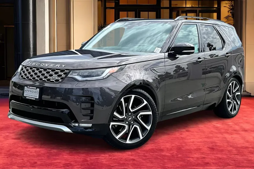 2024 Land Rover Discovery Metropolitan Edition photo 1