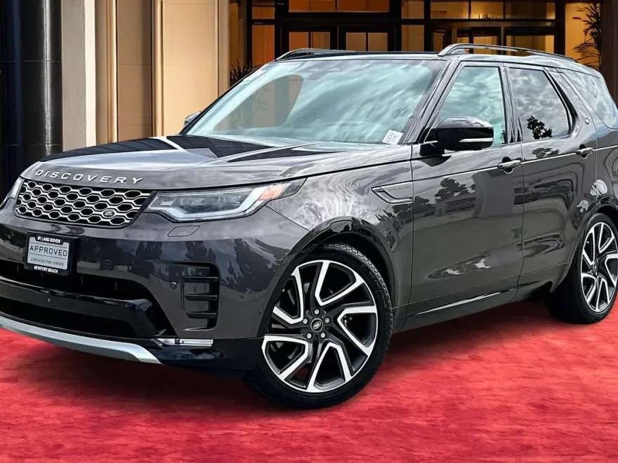 2024 Land Rover Discovery Metropolitan Edition photo 1