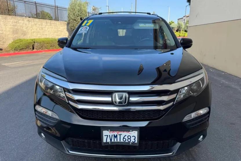 2017 Honda Pilot Elite photo 1