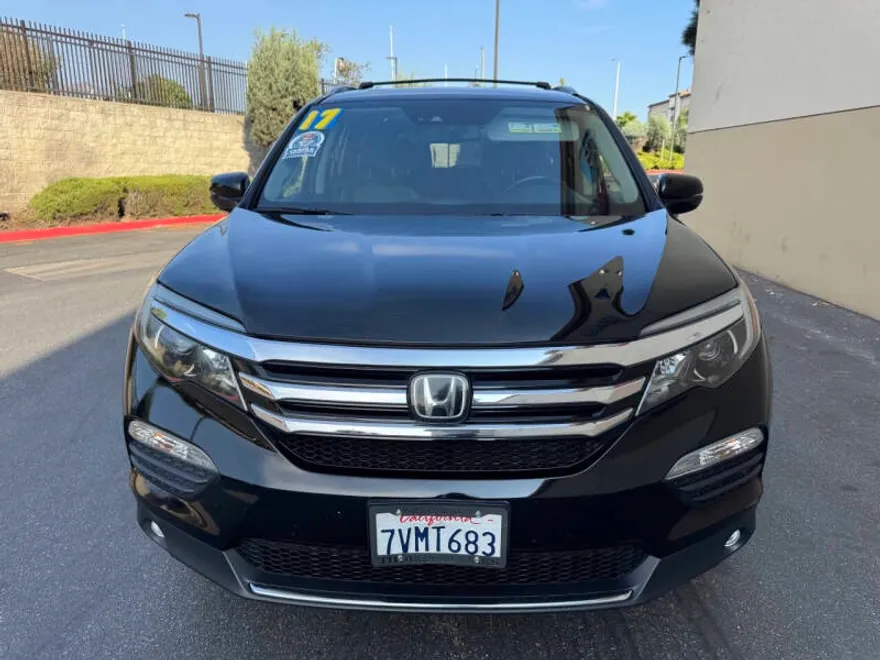 2017 Honda Pilot Elite photo 1