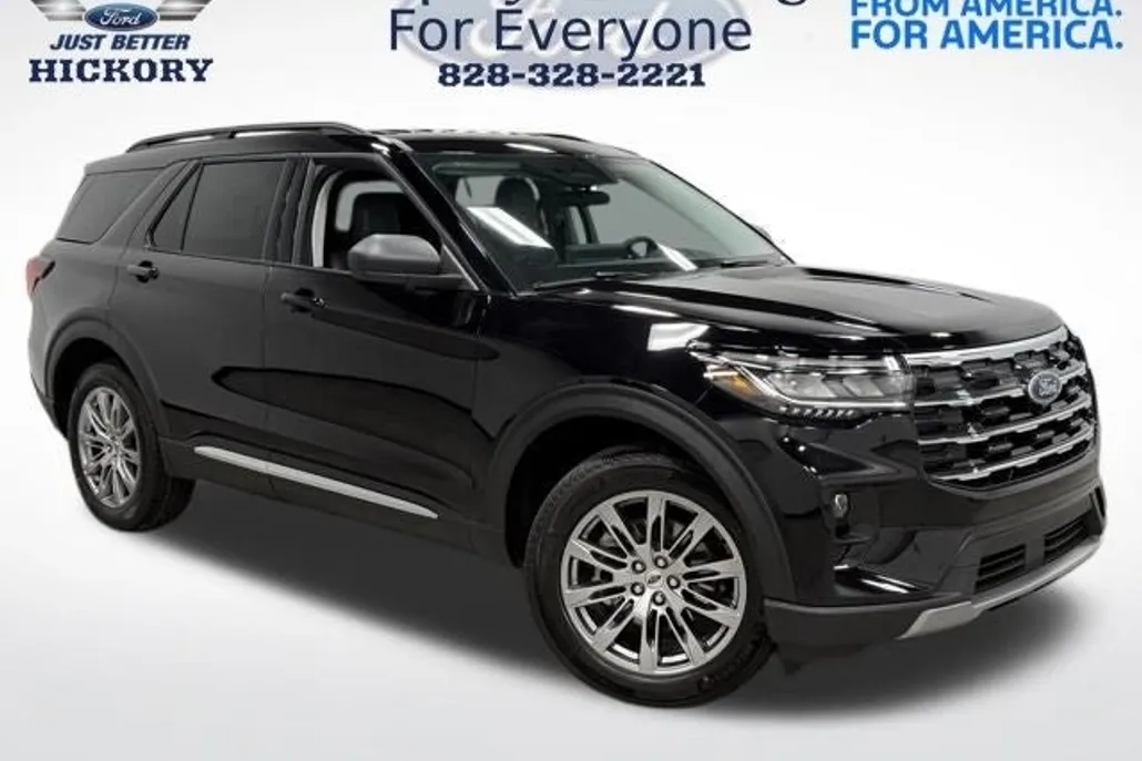 2025 Ford Explorer photo 1