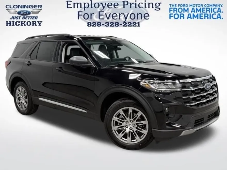 2025 Ford Explorer photo 1