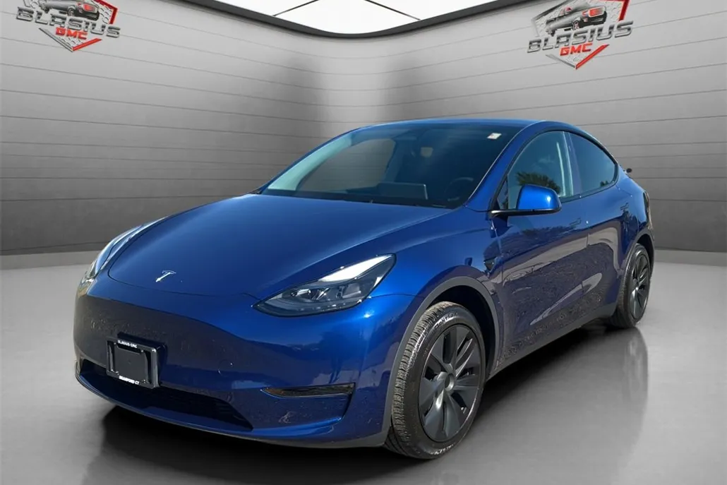 2024 Tesla Model Y Long Range photo 1