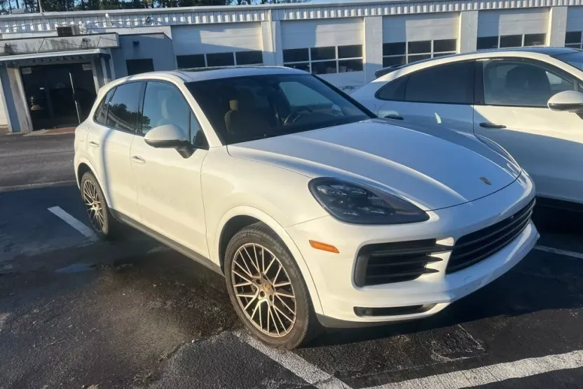 2022 Porsche Cayenne Platinum Edition photo 1