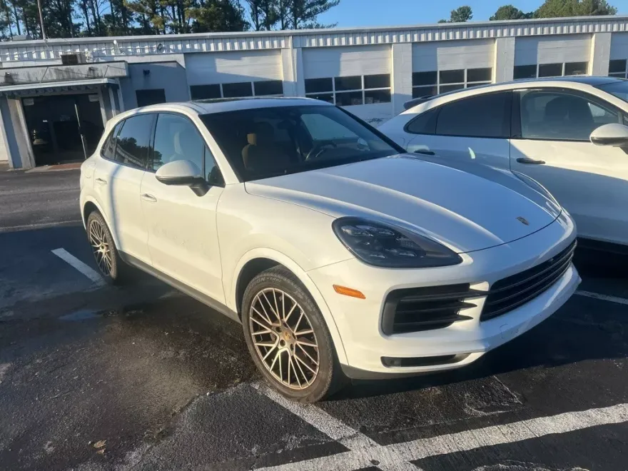 2022 Porsche Cayenne Platinum Edition photo 1