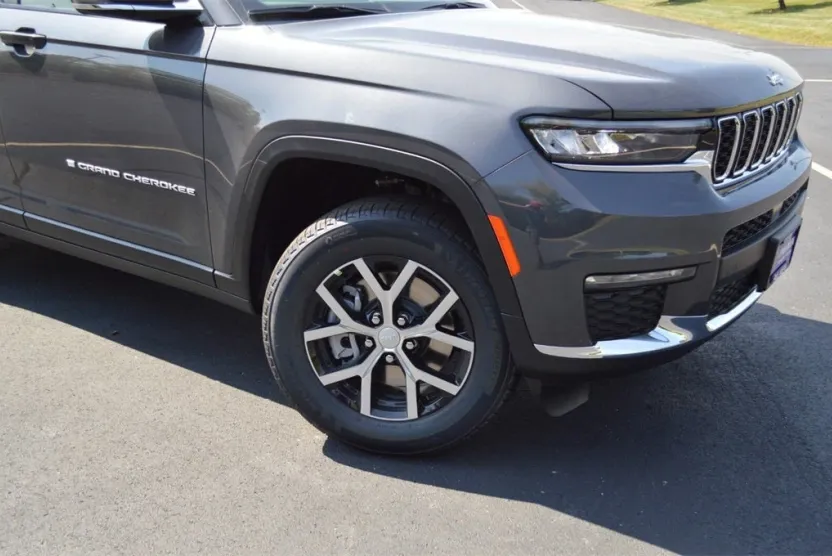 2025 Jeep Grand Cherokee Limited photo 1