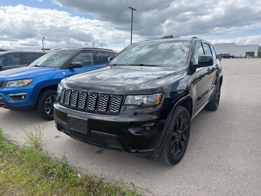 2019 Jeep Grand Cherokee Laredo Altitude photo 1