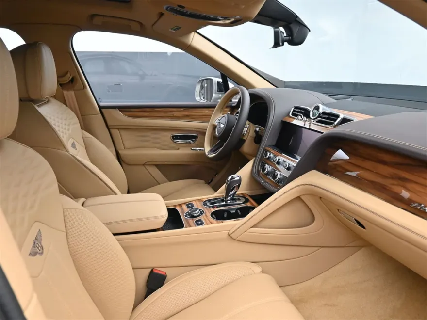 2025 Bentley Bentayga Azure photo 1