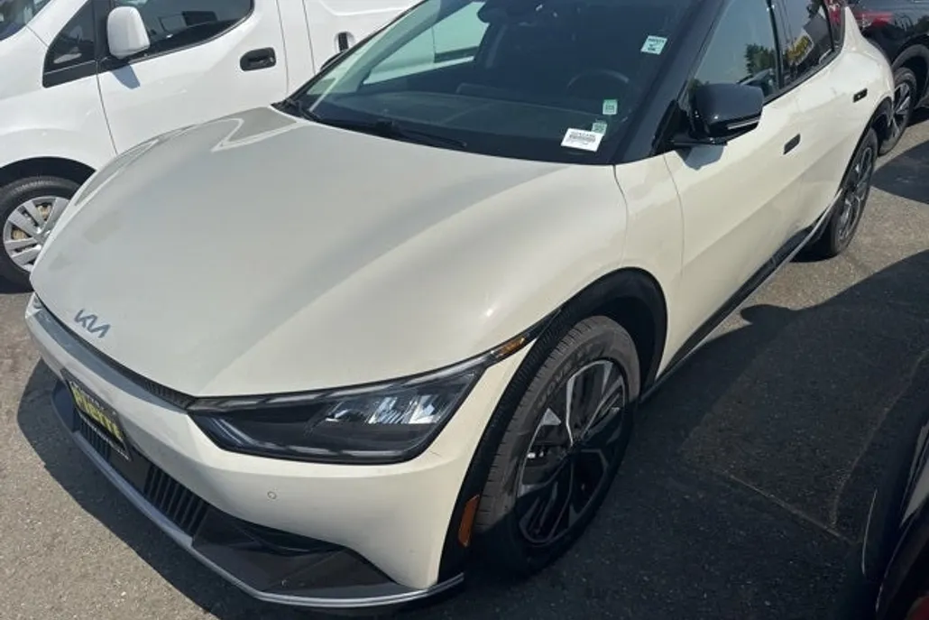 2022 Kia EV6 Wind photo 1