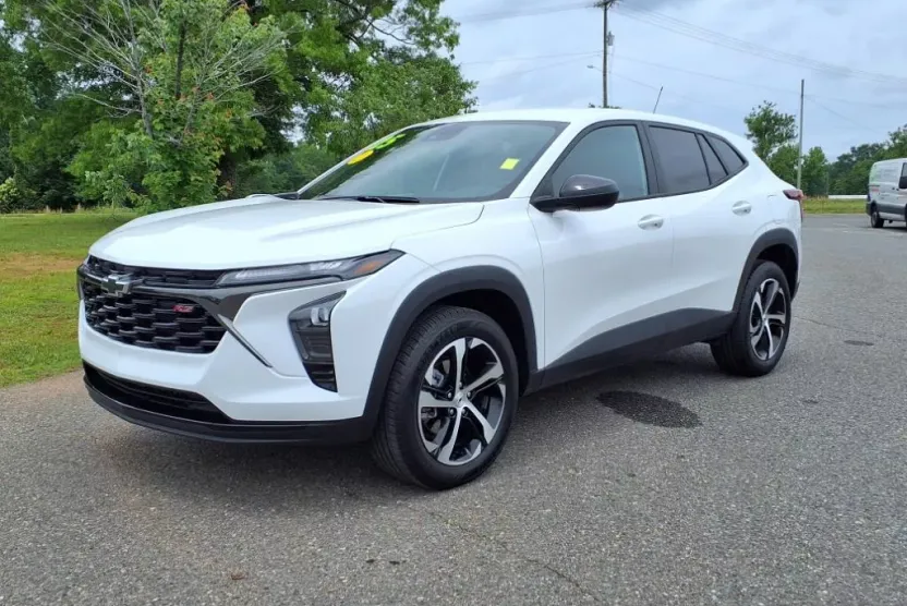 2025 Chevrolet Trax photo 1