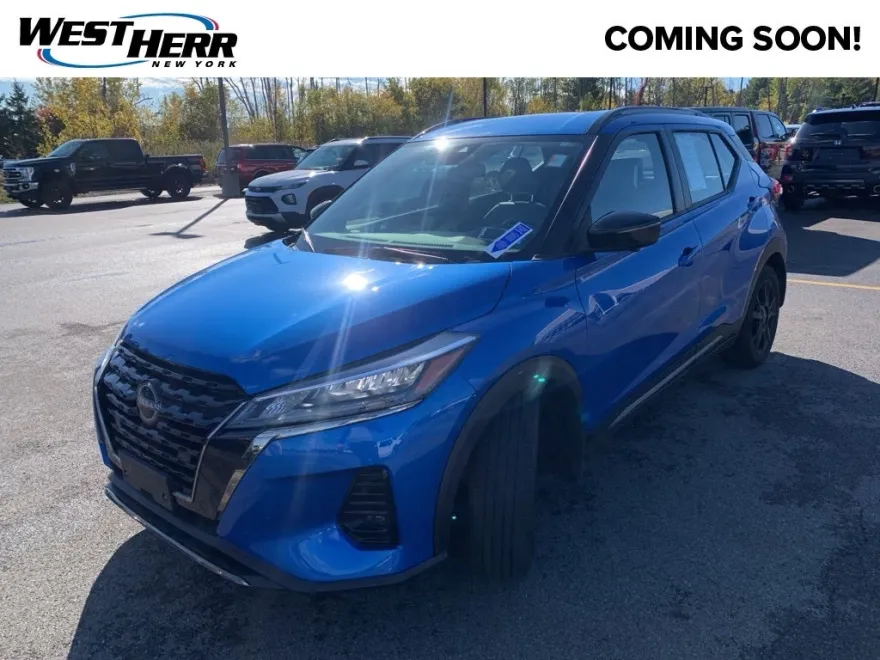 2023 Nissan Kicks SR photo 1