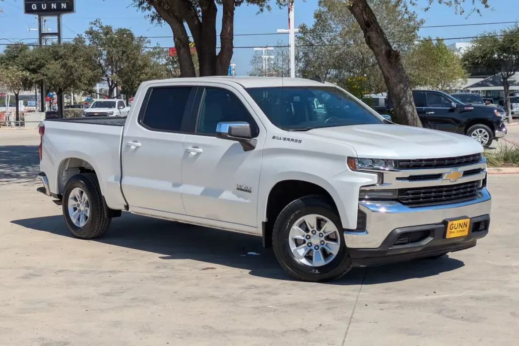 2020 Chevrolet Silverado LT photo 1