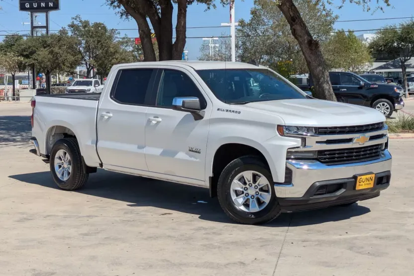 2020 Chevrolet Silverado LT photo 1