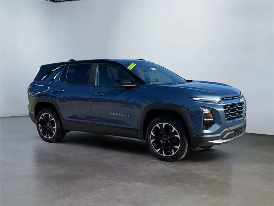 2025 Chevrolet Equinox LT photo 1
