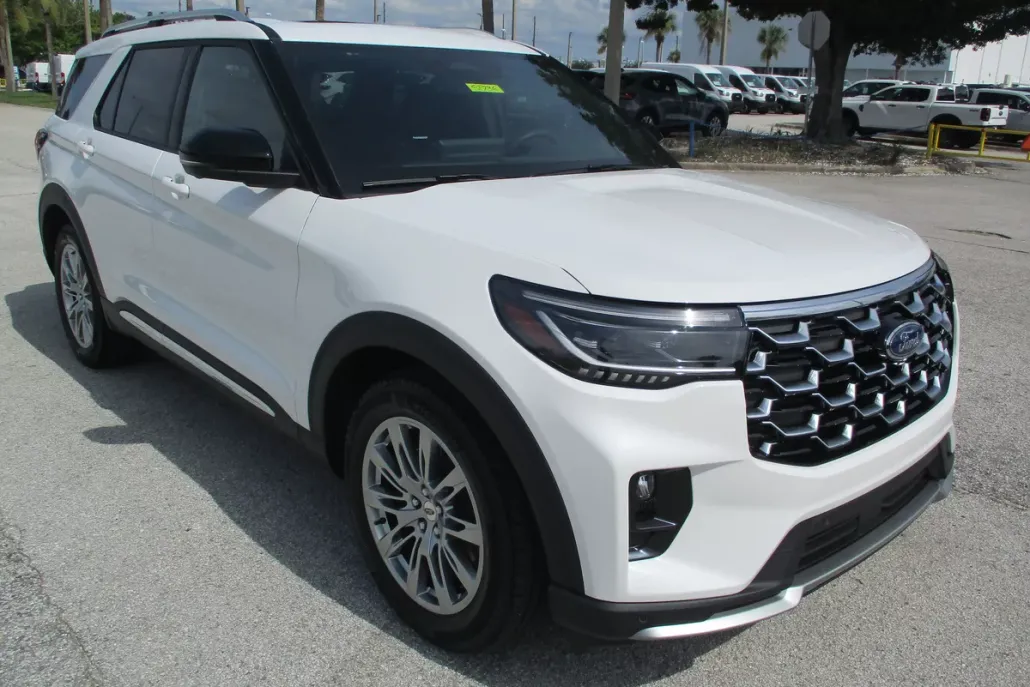 2025 Ford Explorer Platinum photo 1