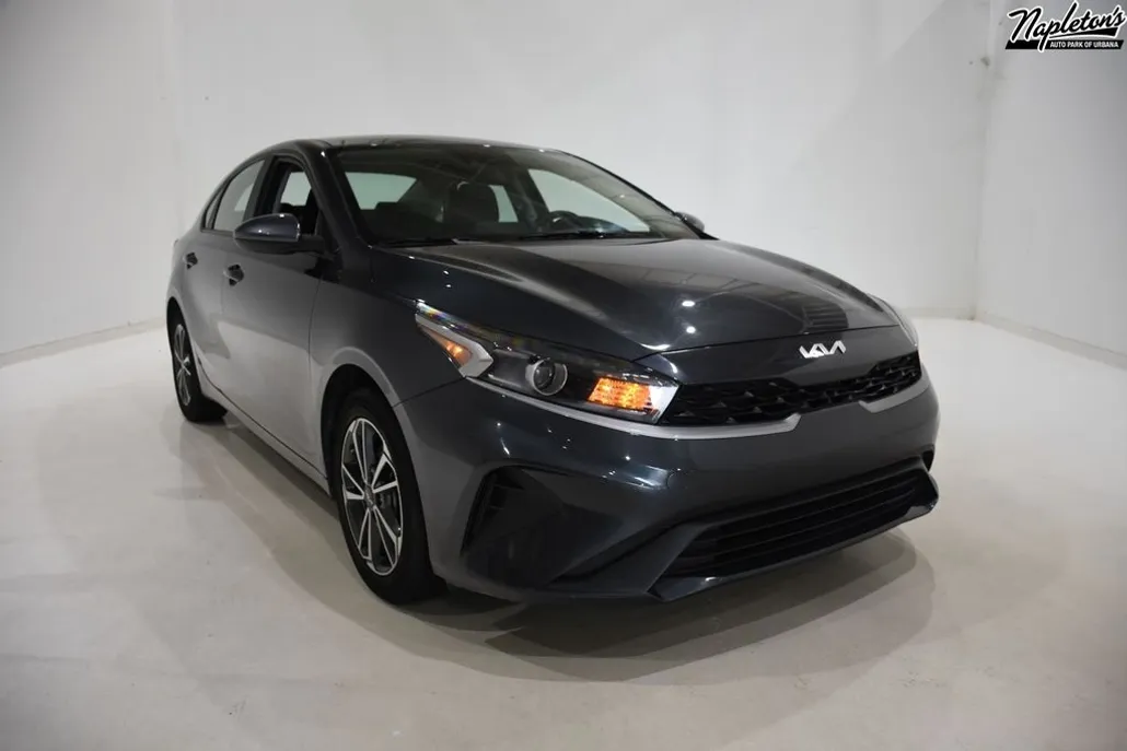 2023 Kia Forte LXS photo 1