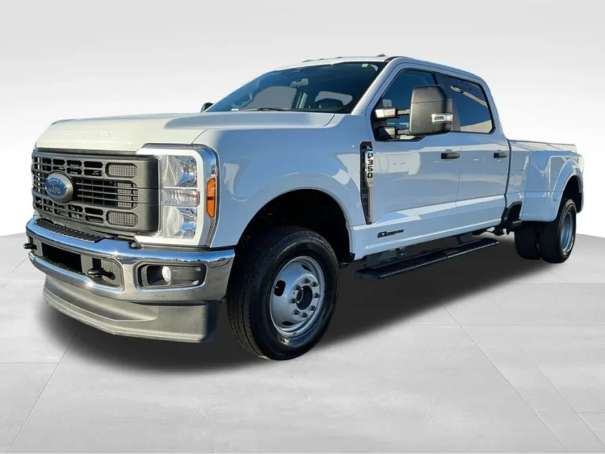 2023 Ford F-350 photo 1