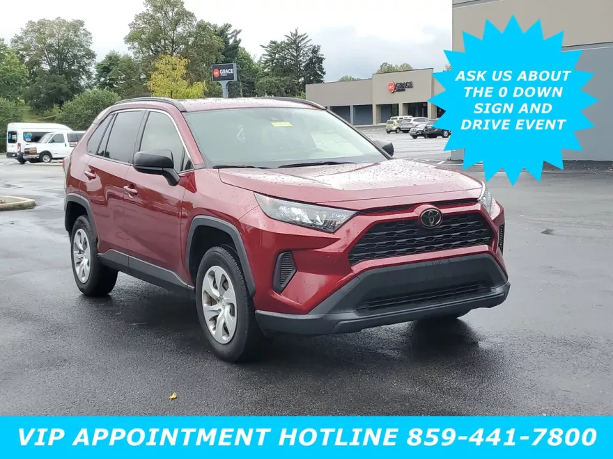 2021 Toyota RAV4 LE photo 1