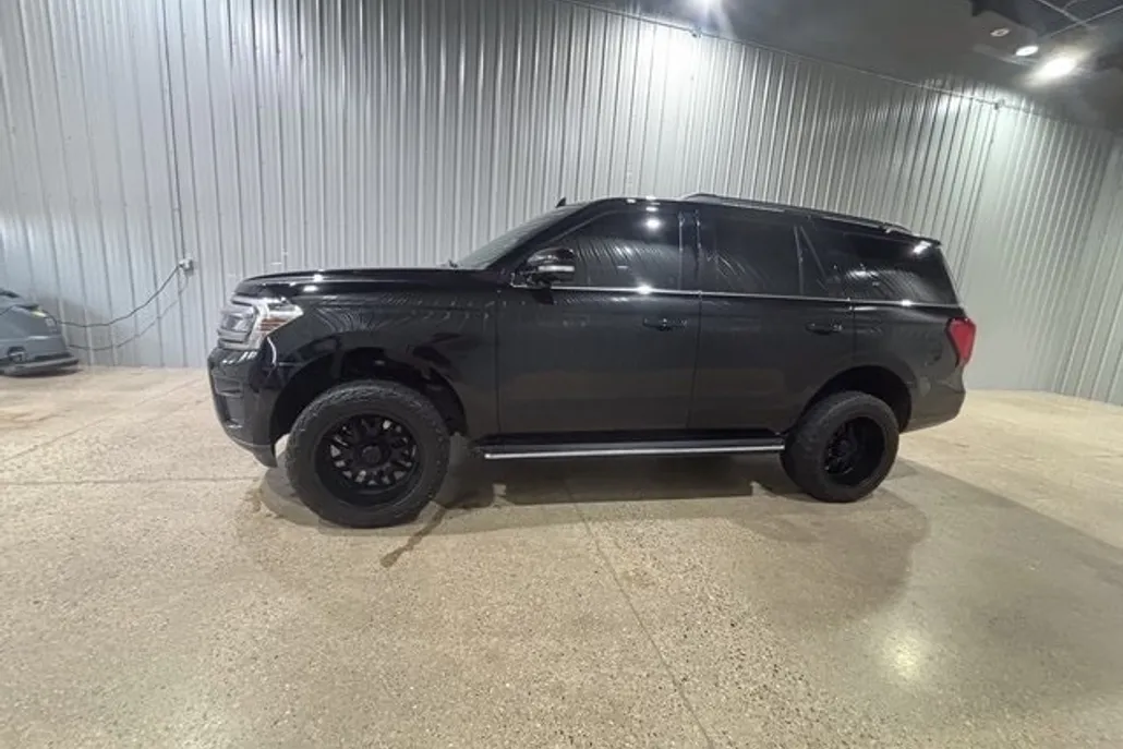 2022 Ford Expedition XLT photo 1