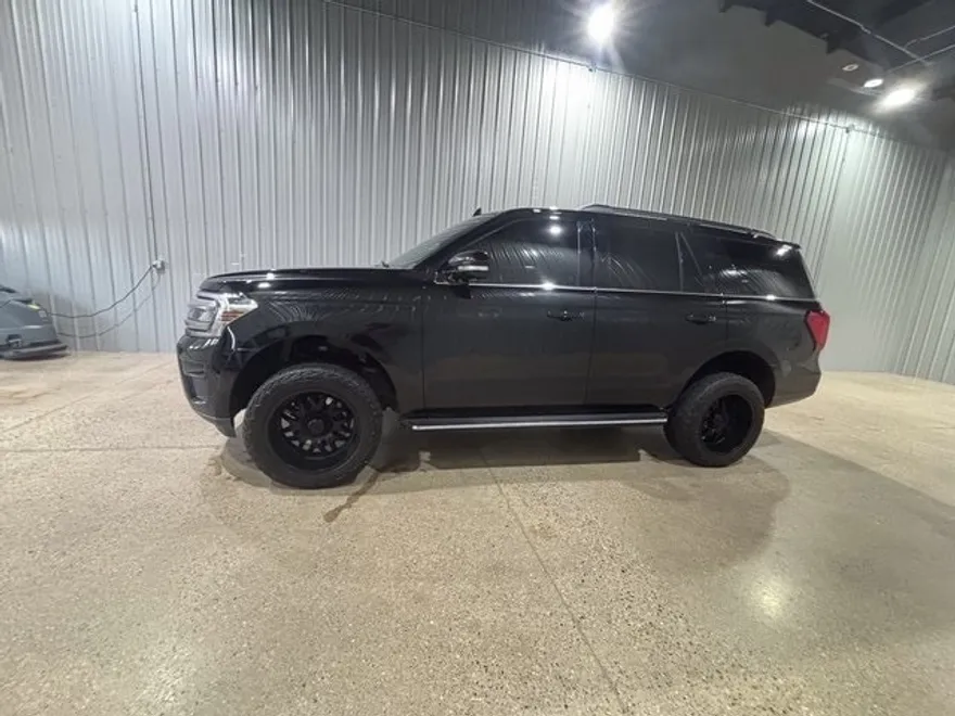 2022 Ford Expedition XLT photo 1