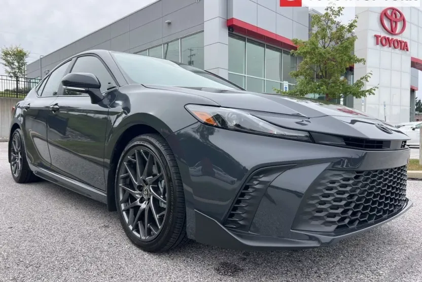 2025 Toyota Camry SE photo 1