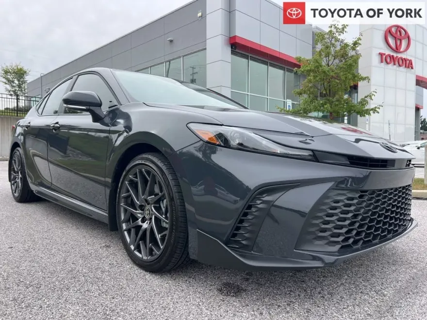 2025 Toyota Camry SE photo 1