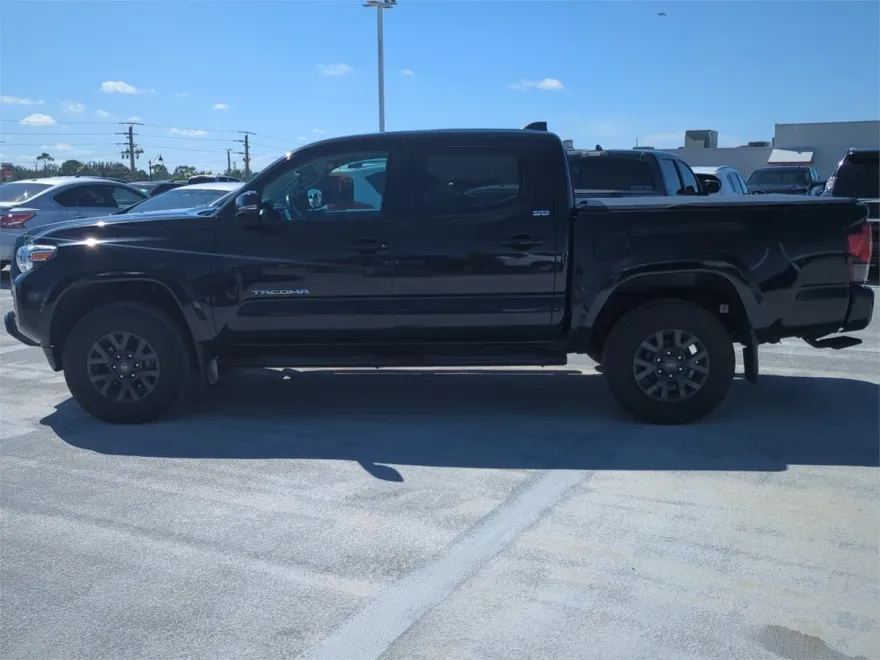 2022 Toyota Tacoma 4x4 SR5 Double Cab V6 photo 1