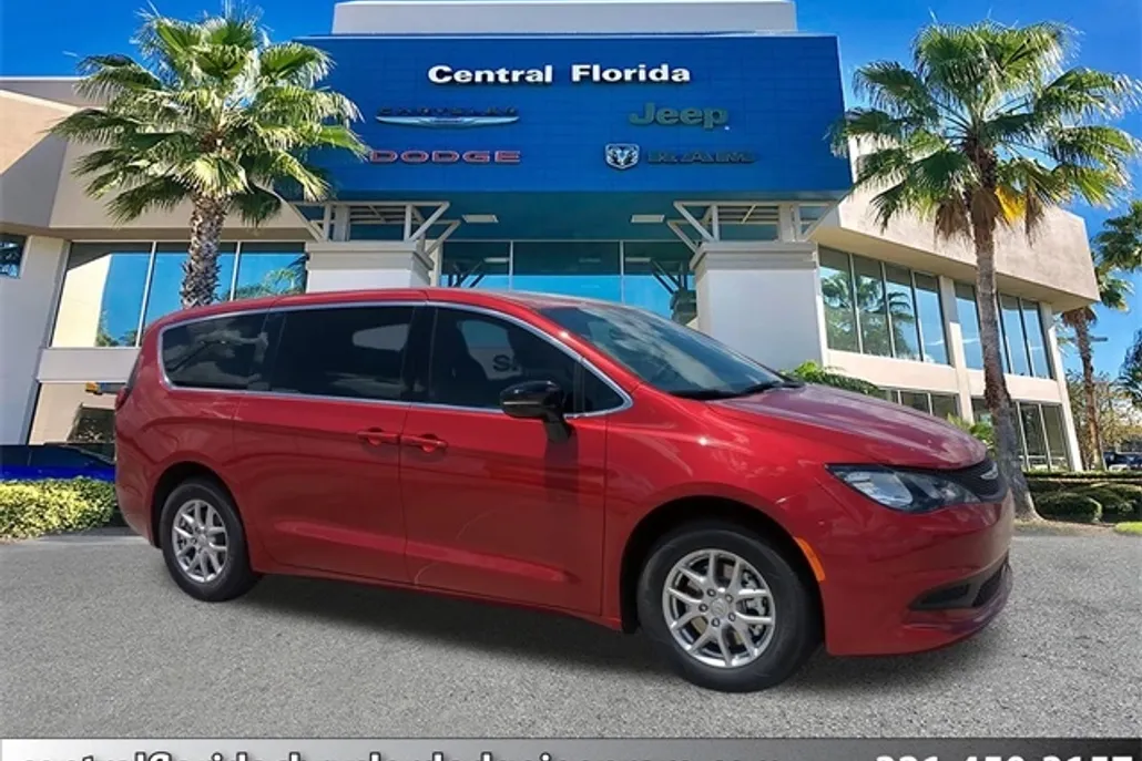 2026 Chrysler Voyager L photo 1