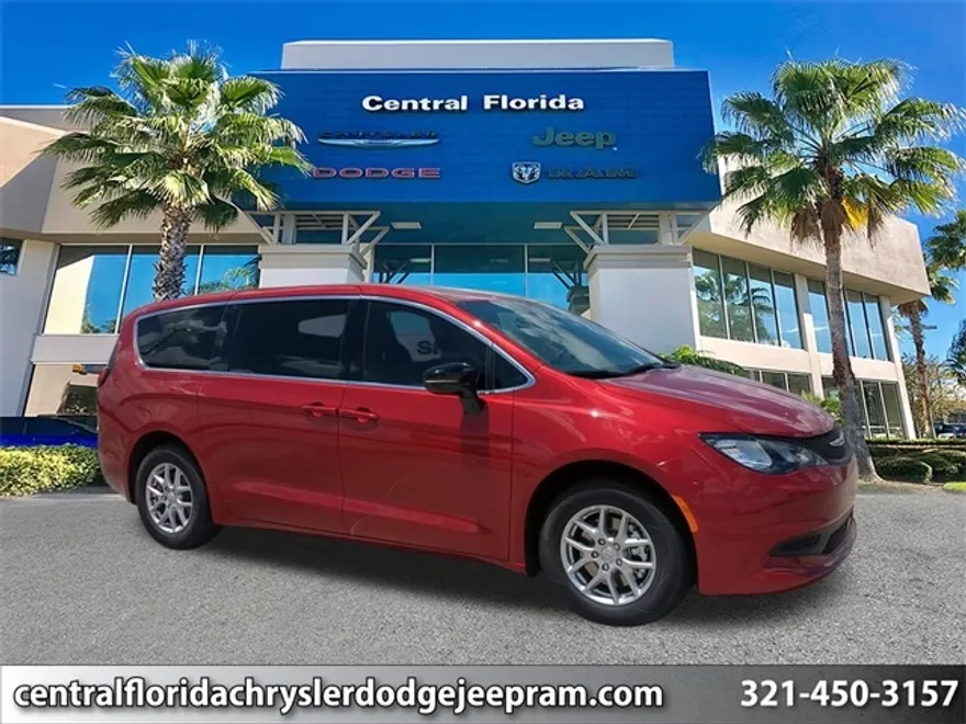 2026 Chrysler Voyager L photo 1