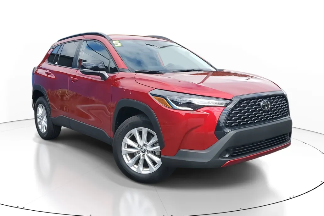 2025 Toyota Corolla Cross LE photo 1