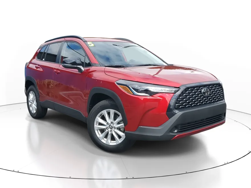 2025 Toyota Corolla Cross LE photo 1