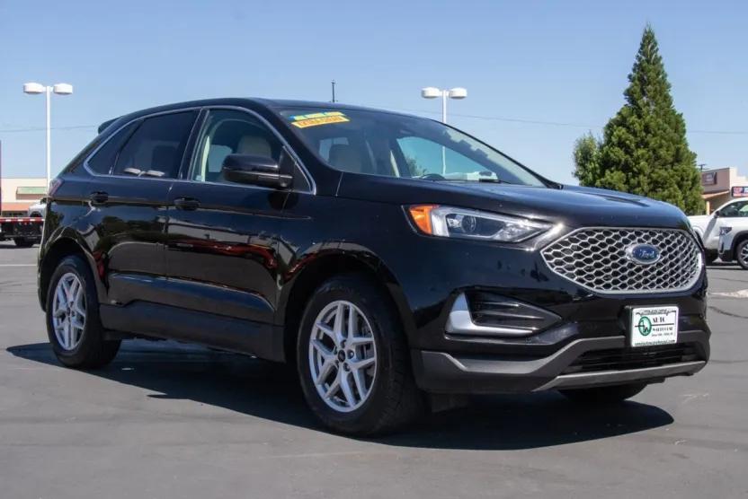 2023 Ford Edge SEL photo 1