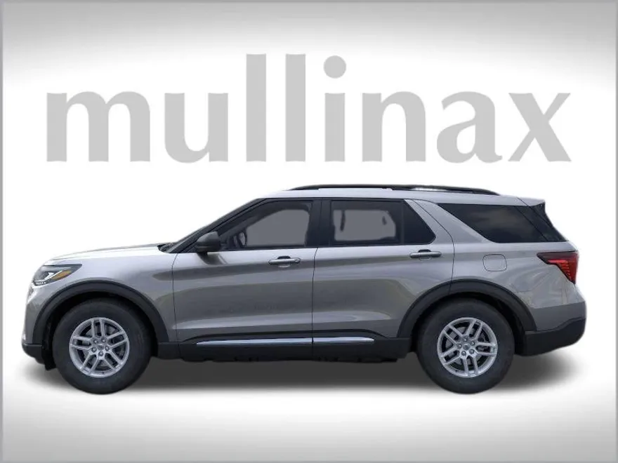 2025 Ford Explorer photo 1