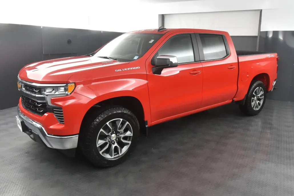 2025 Chevrolet Silverado 1500 LT photo 1