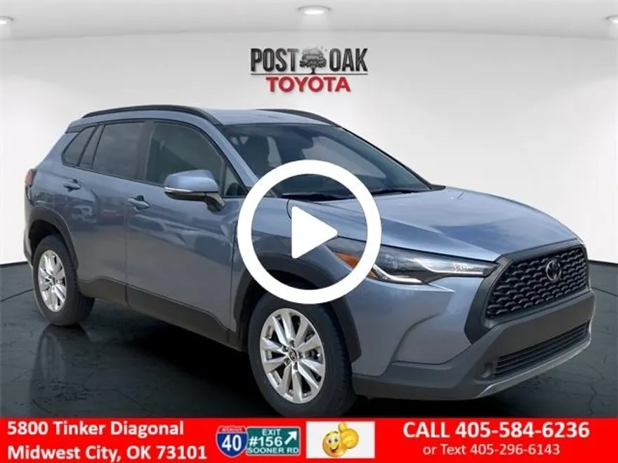 2022 Toyota Corolla Cross LE photo 1