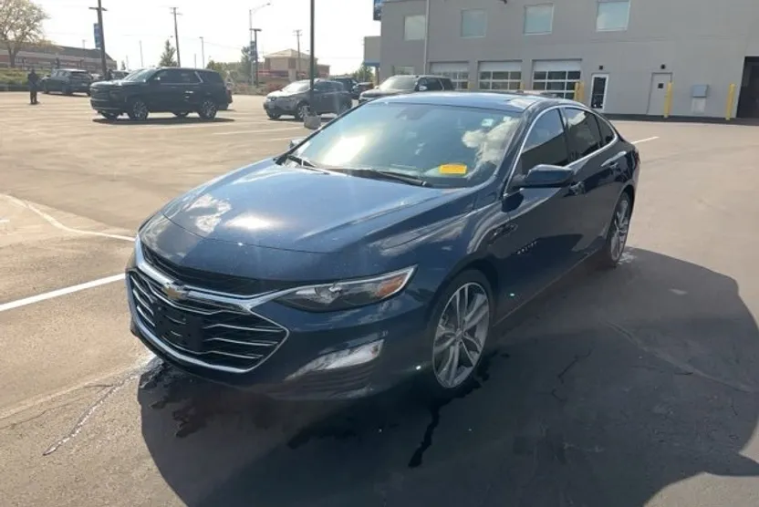 2021 Chevrolet Malibu 1LT photo 1