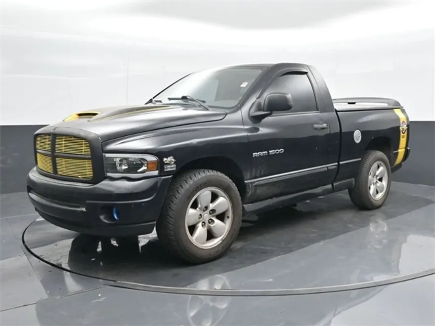 2004 Dodge Ram SLT photo 1