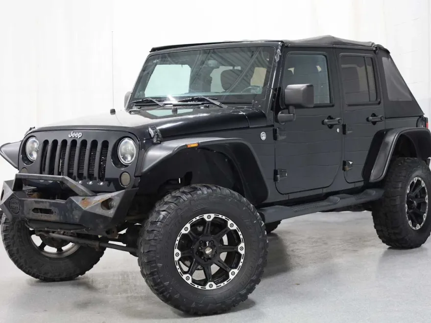 2014 Jeep Wrangler Unlimited Sahara photo 1