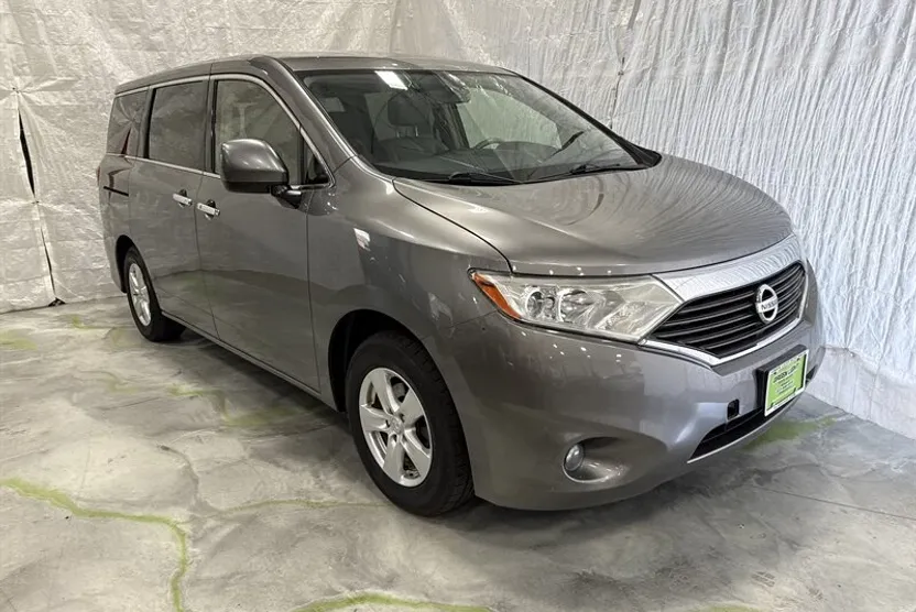 2015 Nissan Quest SV photo 1