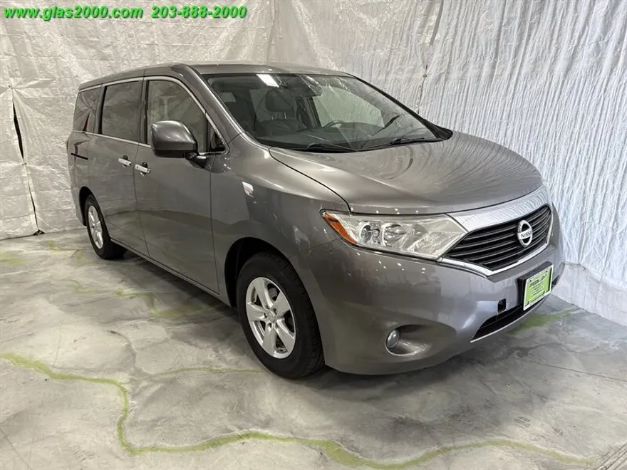 2015 Nissan Quest SV photo 1
