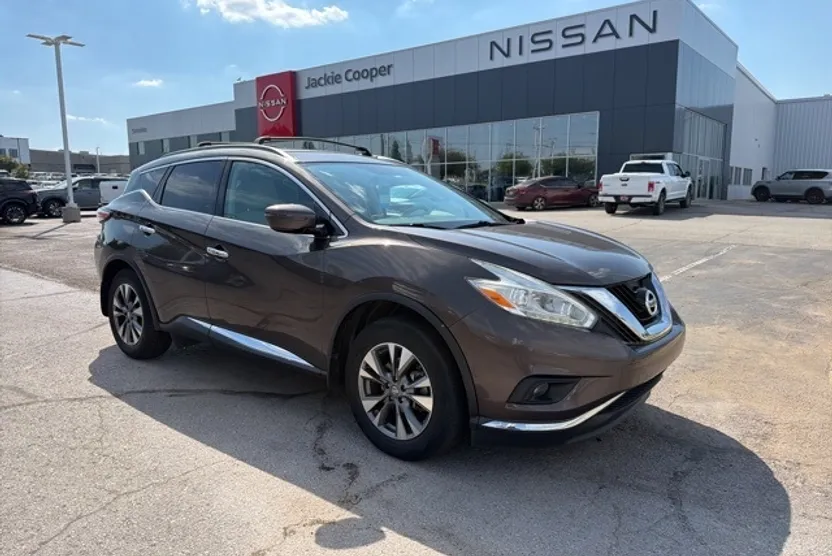 2015 Nissan Murano SV photo 1