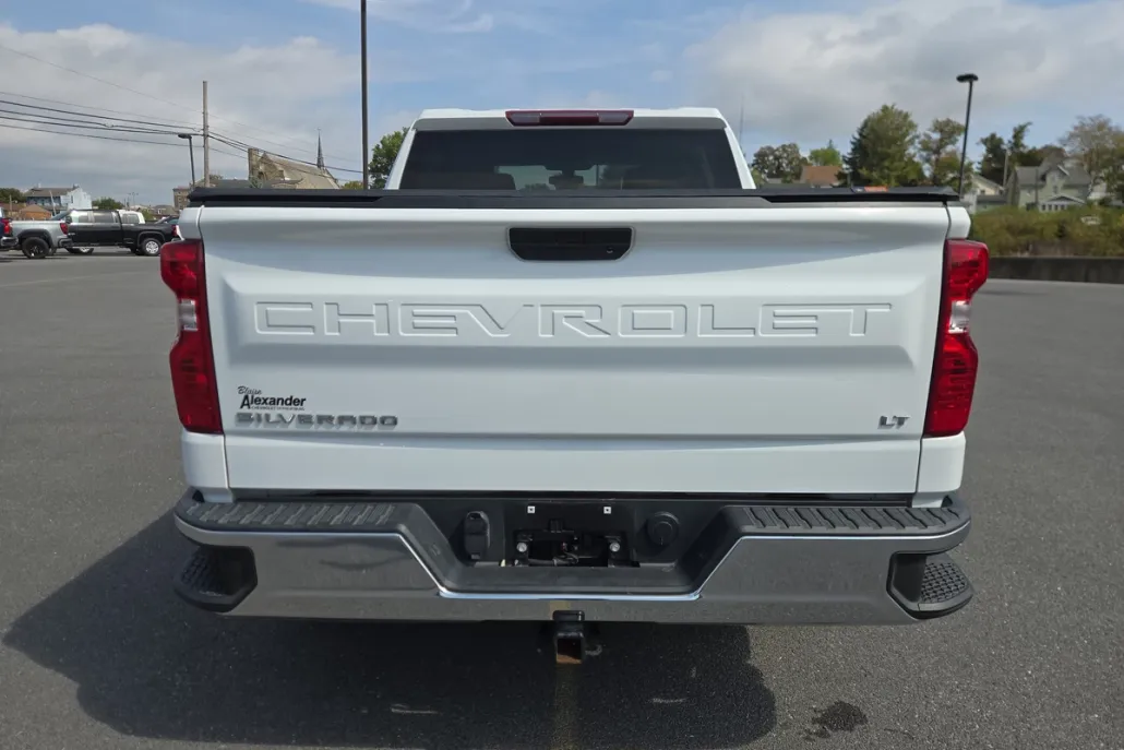 2022 Chevrolet Silverado 1500 LT photo 1
