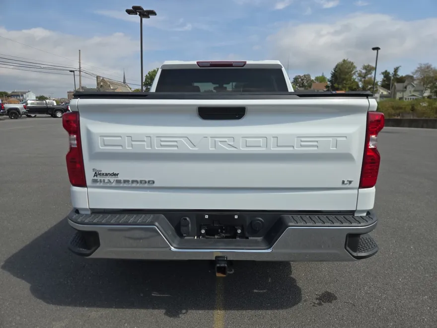 2022 Chevrolet Silverado 1500 LT photo 1