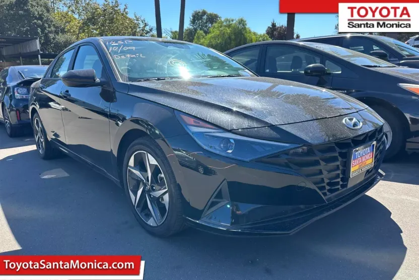 2023 Hyundai Elantra SEL photo 1