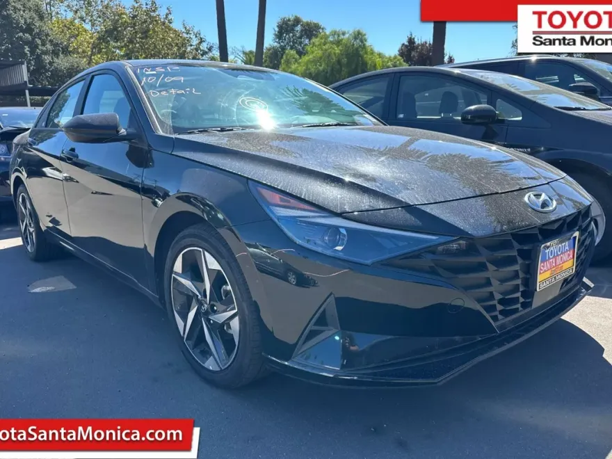2023 Hyundai Elantra SEL photo 1